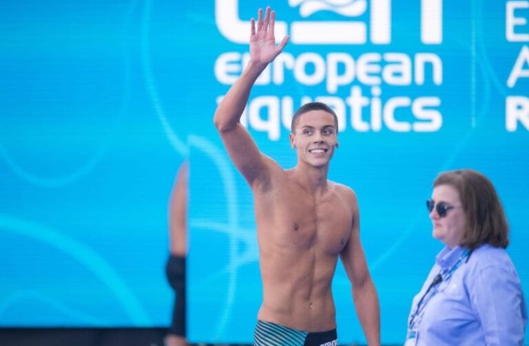 David Popovici Wins 200 M Freestyle Gold Medal and Sets  New Junior World Record